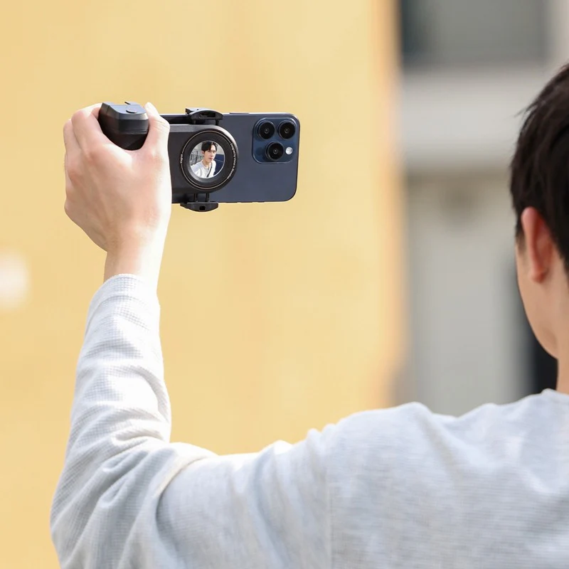 Ulanzi MA35 MagSafe Bluetooth Smartphone Camera Shutter and Grip - Image 14